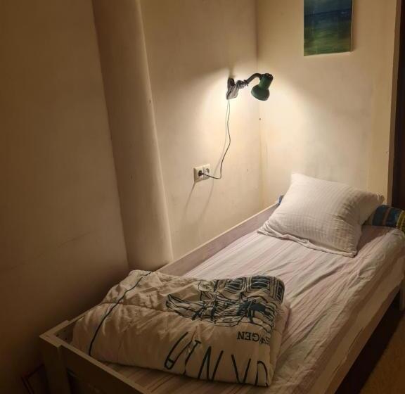バルコニー付きシングルスタンダードルーム, Merabi Guest House