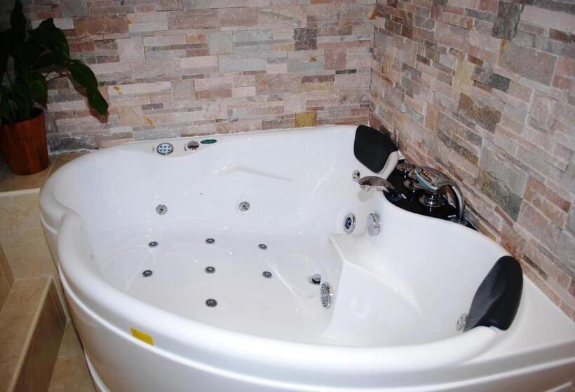 سوئیت با وان آب گرم, El Molí De Pontons Suites Con Jacuzzi Spa