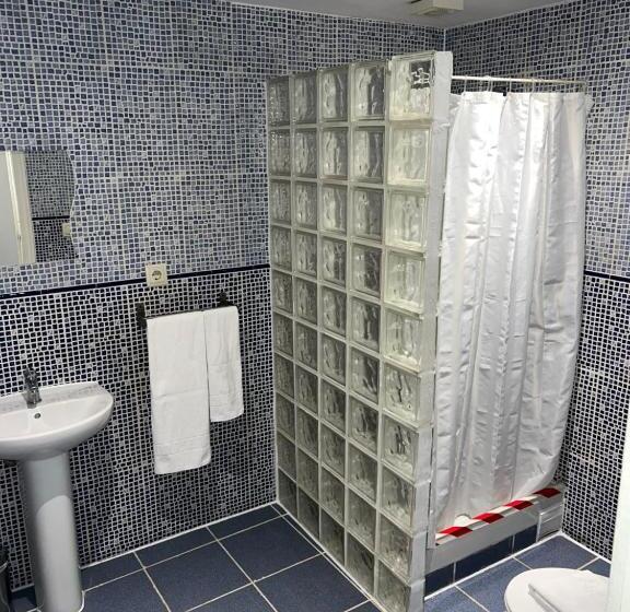 اتاق استاندارد با سرویس بهداشتی مشترک, Hostal Abaaly