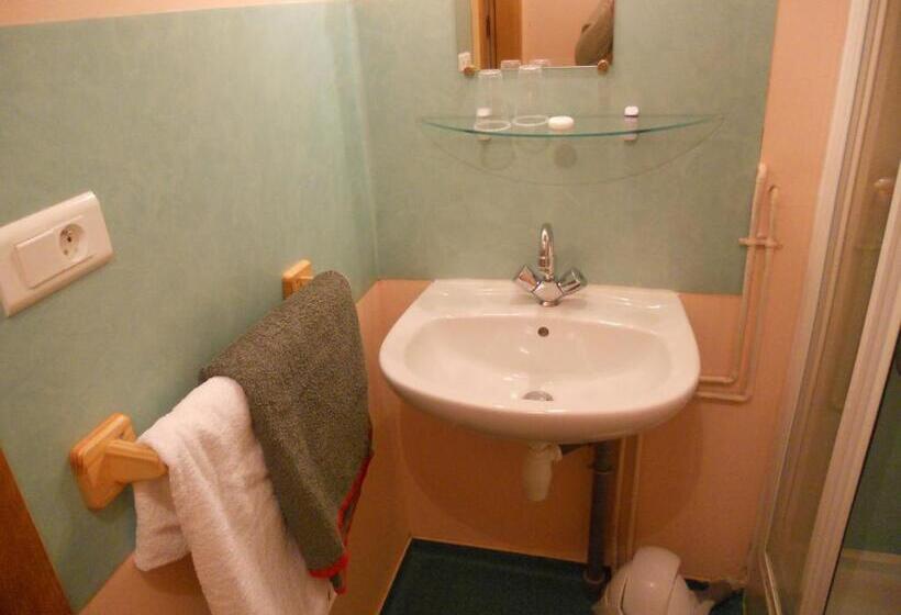 Номер Стандарт, Auberge Du Saut Des Cuves