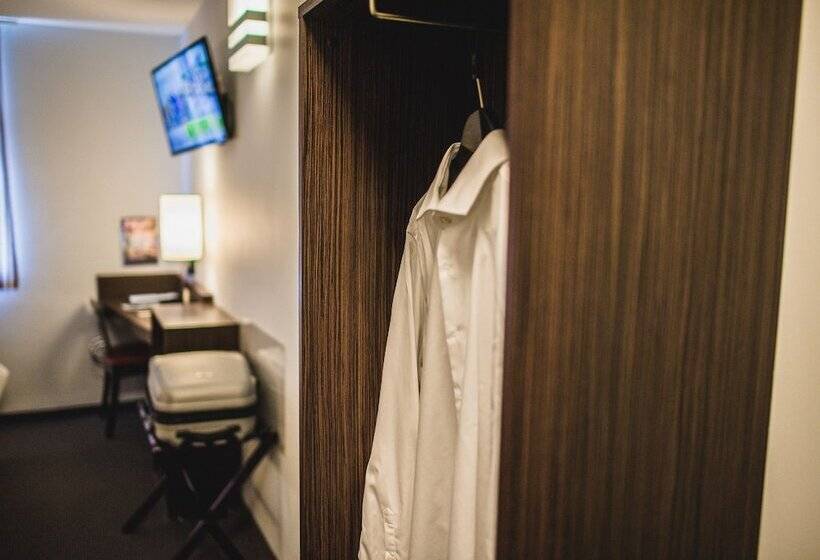 Номер Стандарт, Dc Hotel Charleroi Airport