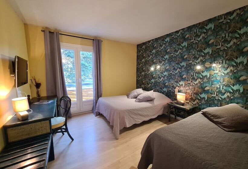 Номер Стандарт Трехместный, Logis Hôtel Restaurant Le Mas De L Olivier