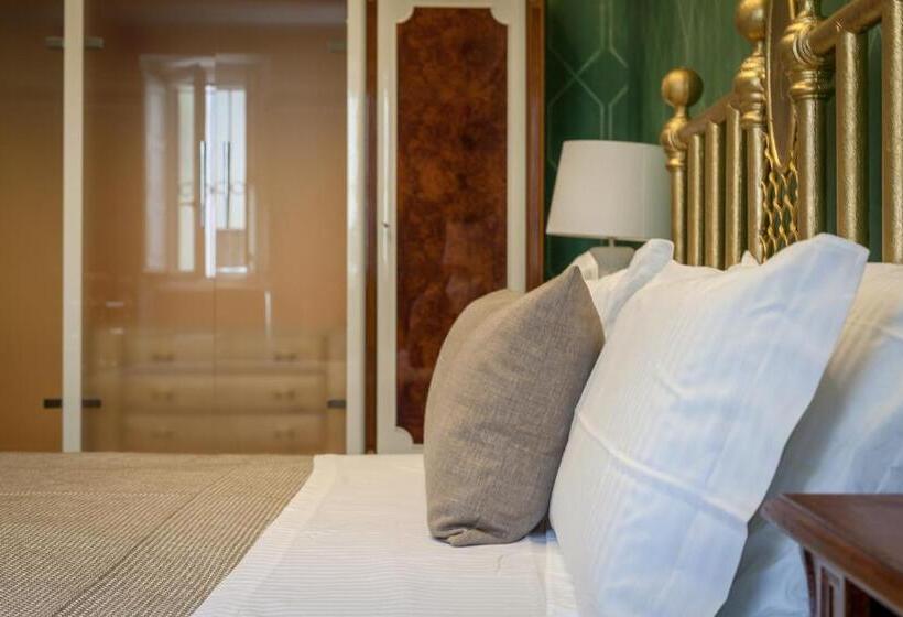 מיטת קינג בסוויטה, Coclee Suite Palace