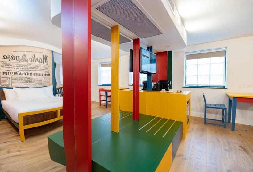 Номер Deluxe, Limehouse Library