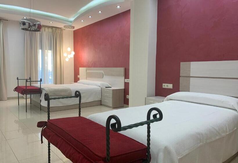 Номер Стандарт Трехместный, Hostal Poeta Machado
