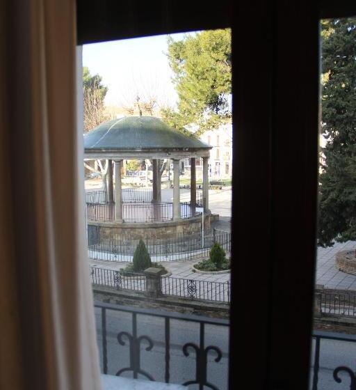 Номер Стандарт Трехместный, Hostal Poeta Machado