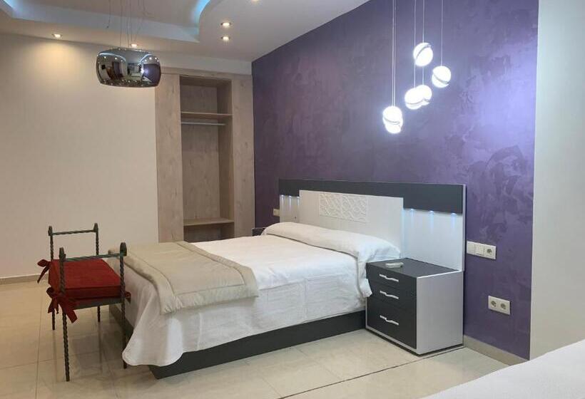 Трехместный Номер Комфорт, Hostal Poeta Machado