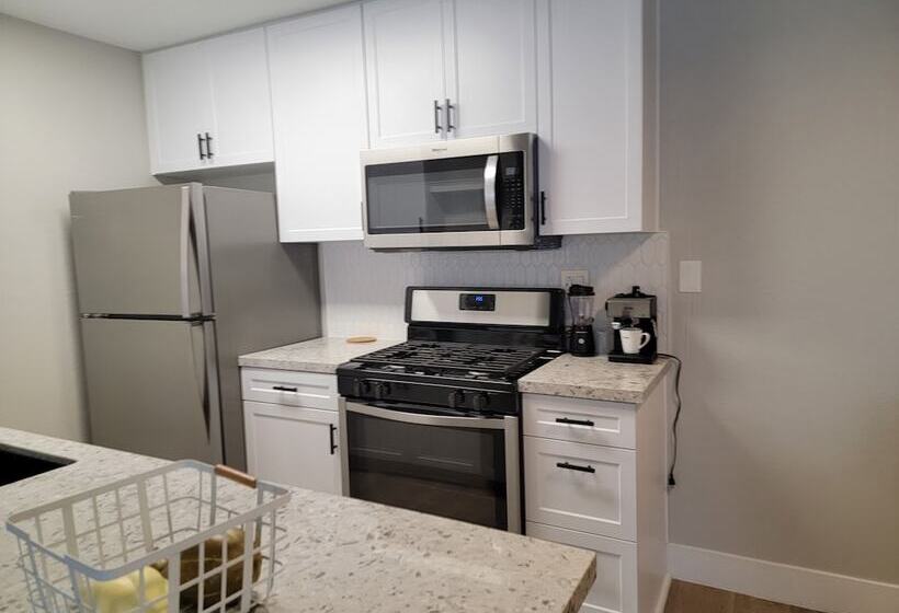 Апартаменты 1 Спальня, Stayspro   Hollywood Homes Minutes To Everything Spacious And Free Parking
