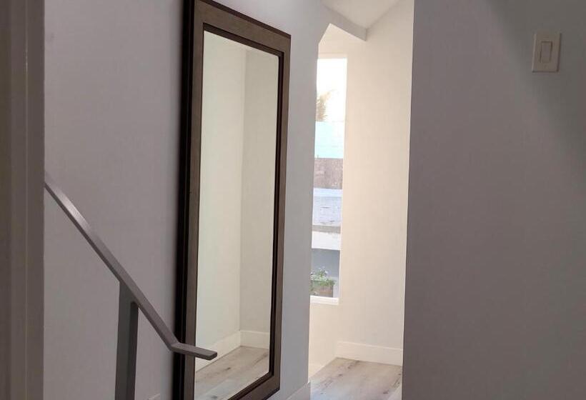 Апартаменты 3 Спальни, Stayspro   Hollywood Homes Minutes To Everything Spacious And Free Parking