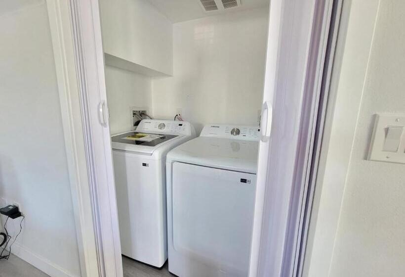 Дом 4 Спальни, Stayspro   Hollywood Homes Minutes To Everything Spacious And Free Parking