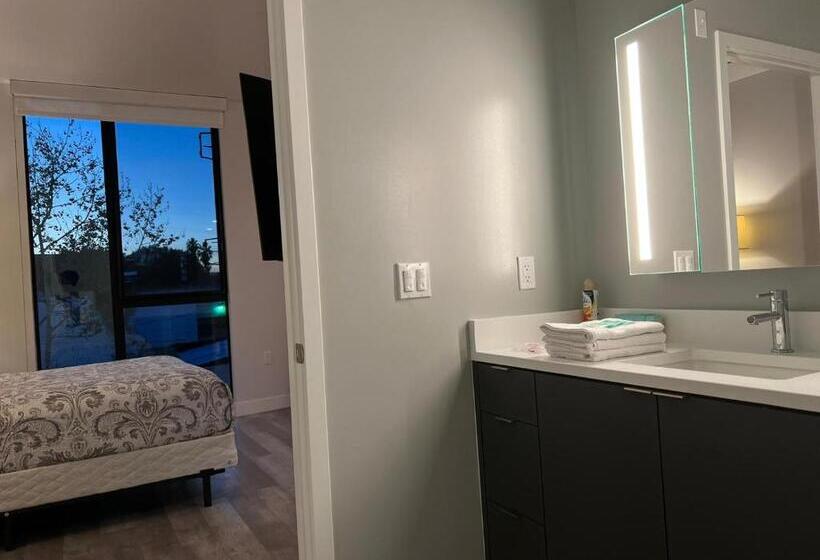 Студия Стандарт, Stayspro   Hollywood Homes Minutes To Everything Spacious And Free Parking
