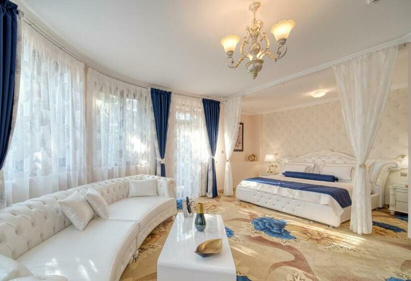 스탠다드 스튜디오, Residence Konstantina Palace