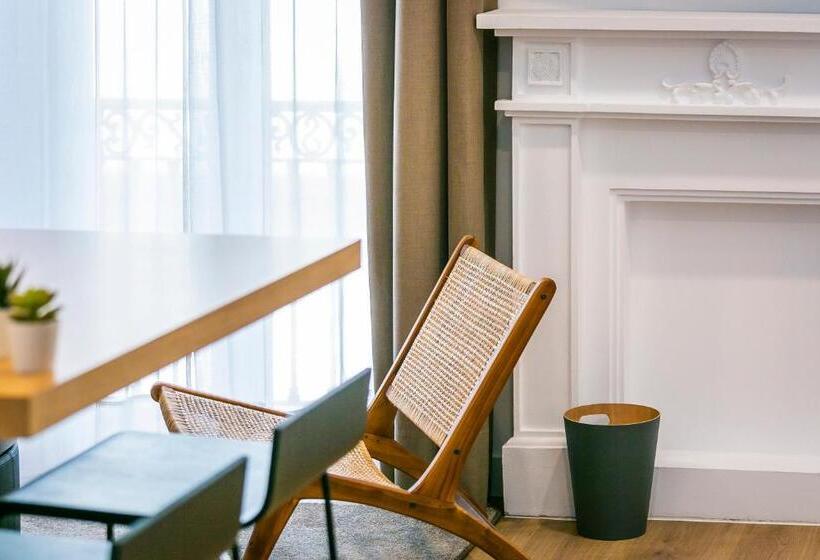 استودیوی سوپریور, Aquitania Home Suites