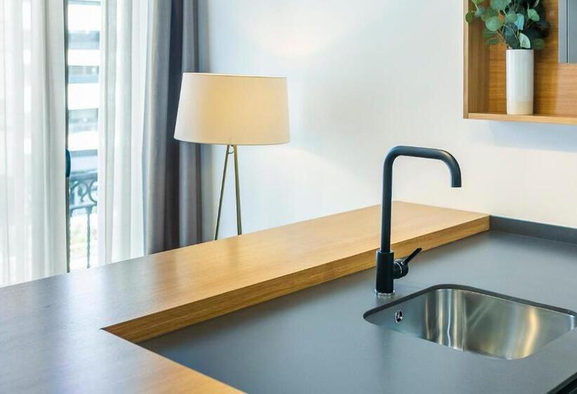 استودیوی سوپریور, Aquitania Home Suites