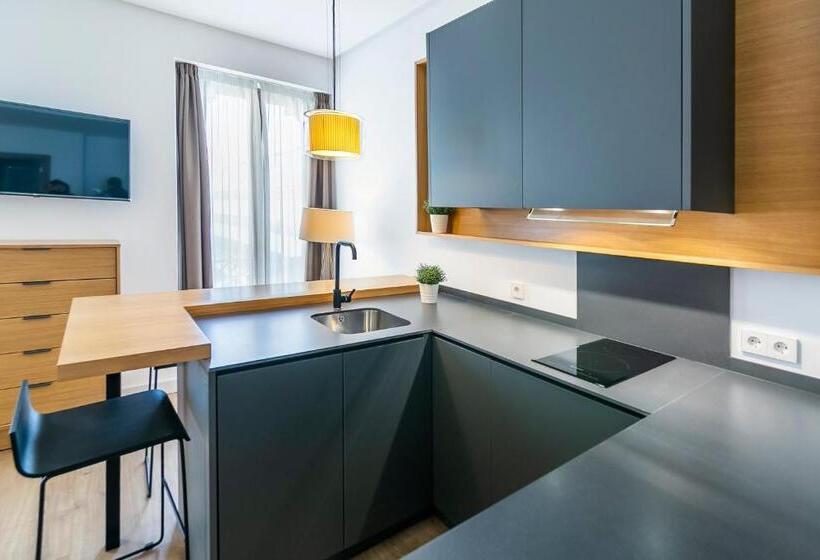 استودیوی سوپریور, Aquitania Home Suites