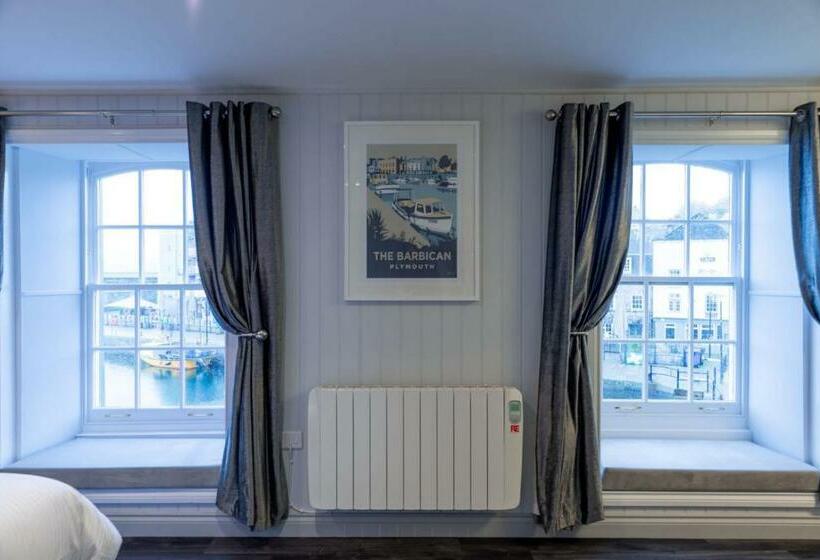 家庭间侧面带海景, The Three Crowns B&b