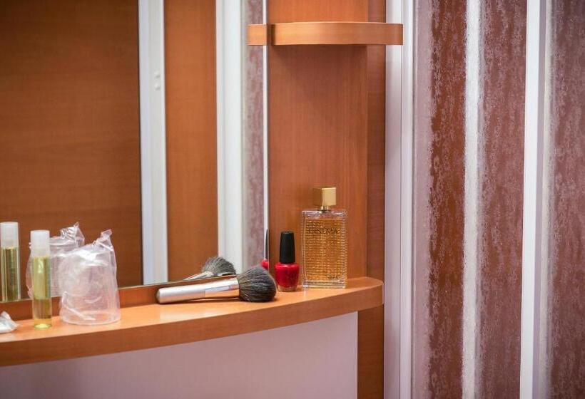Номер Стандарт, Brit Hotel Rennes Le Castel