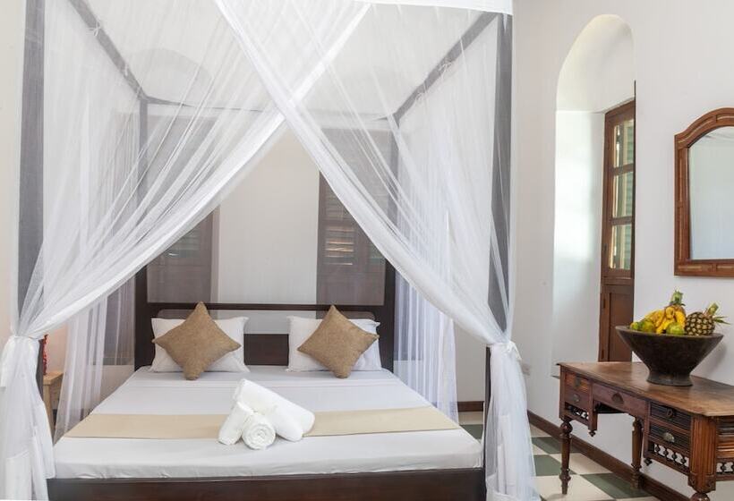 اتاق لوکس با چشم‌انداز دریا, The Manor House By Sansi