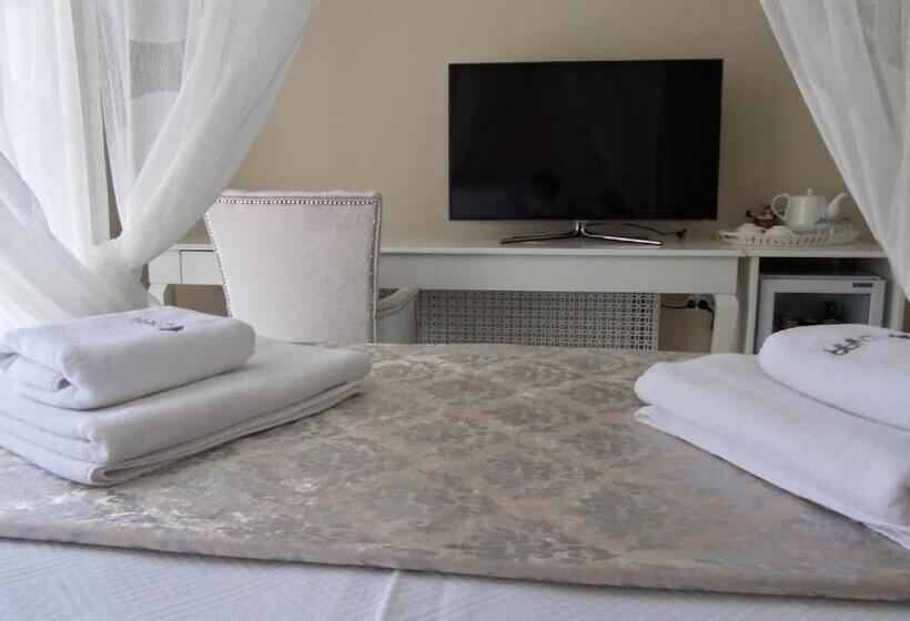 اتاق استاندارد سه نفره, Alaçatı çınar Boutique