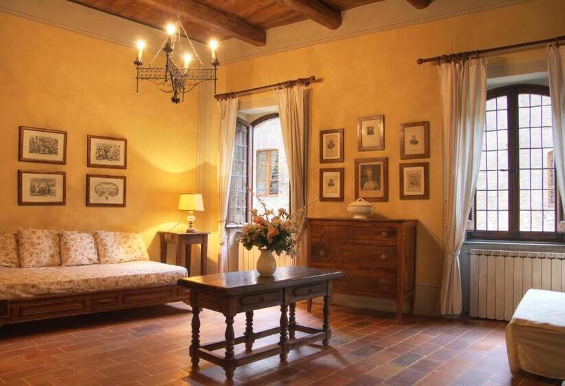 스위트, Castello Di Petroia Dimora D Epoca