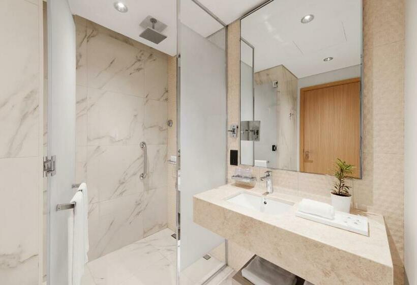 استودیوی لوکس, Adagio Premium The Palm
