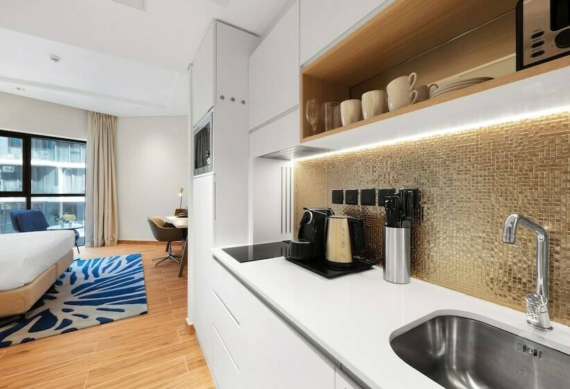 استودیوی لوکس, Adagio Premium The Palm