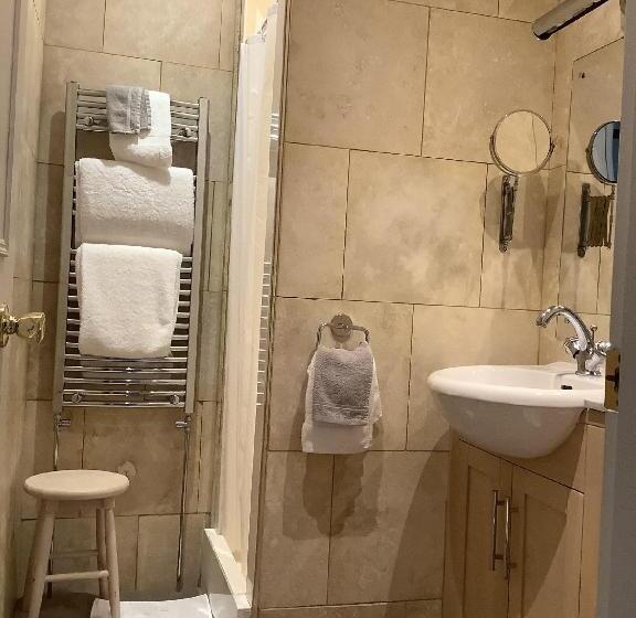 اتاق استاندارد, Alexandra Court