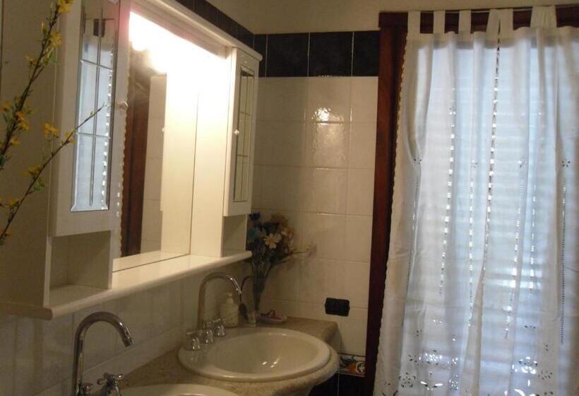 Номер Deluxe, La Ginestra Chia B&b