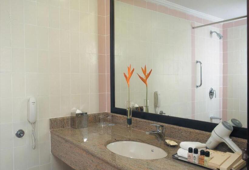 Номер Executive Кровать Квин, Vivanta Ernakulam, Marine Drive