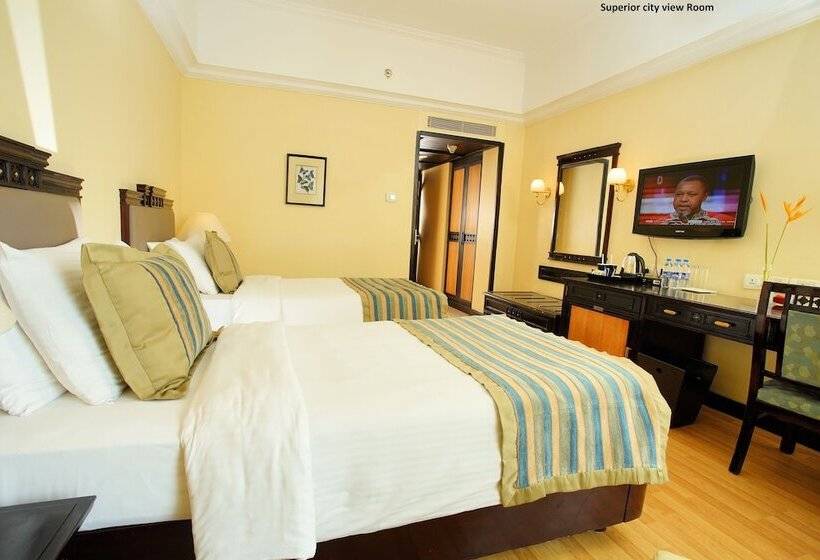 Номер Superior с Видом, Vivanta Ernakulam, Marine Drive