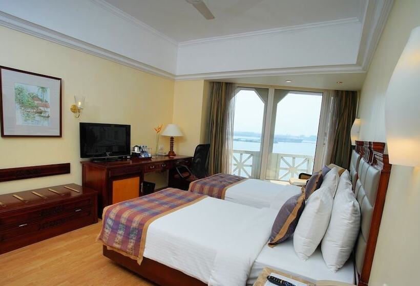 Номер Superior с Видом, Vivanta Ernakulam, Marine Drive