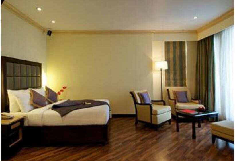 Номер Superior с Видом, Vivanta Ernakulam, Marine Drive