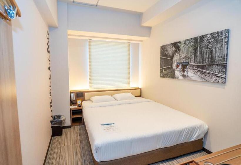 스탠다드 룸 퀸사이즈 침대, Travelodge Kyoto Shijokawaramachi