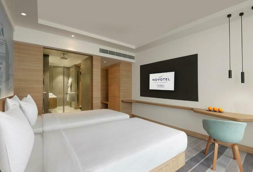 اتاق سوپریور با چشم‌انداز شهر, Novotel Mumbai Juhu Beach