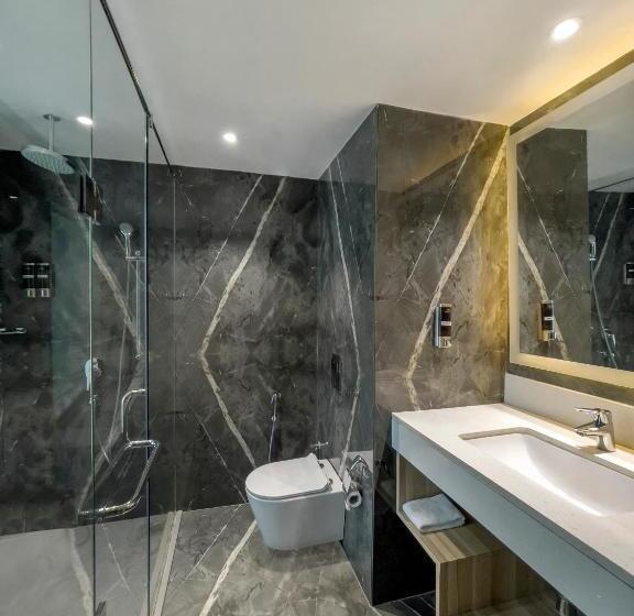 Номер Deluxe Кровать Кинг, Radisson Hotel Bareilly Airport