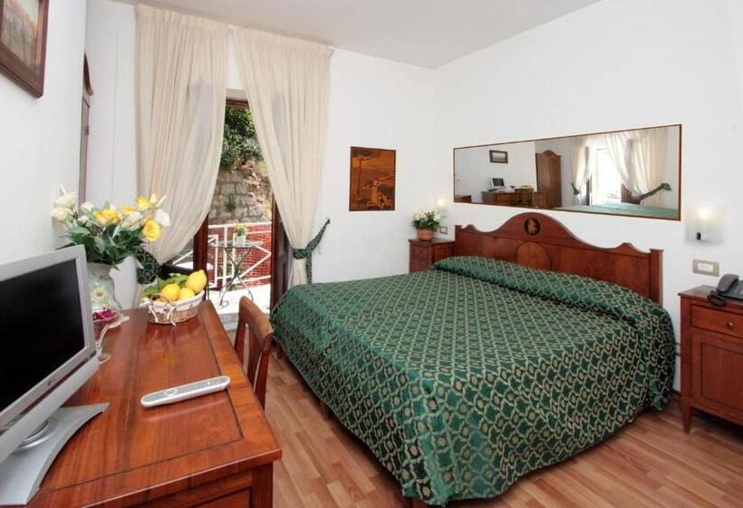 Номер Стандарт с Балконом, La Magnolia Sorrento  City Centre