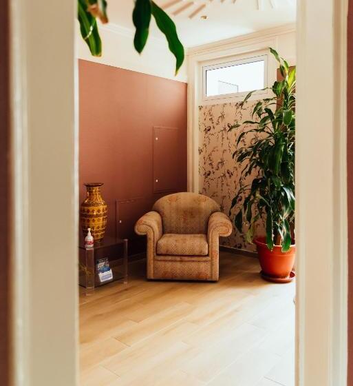 اتاق لوکس با تخت بزرگ, Happy House Comfort Plus
