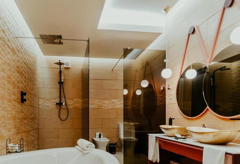 اتاق لوکس با تخت بزرگ, Happy House Comfort Plus