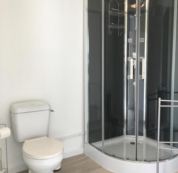 Трехместный Номер Стандарт с Видом, Hôtel Restaurant   Le Vieux Pigeonnier