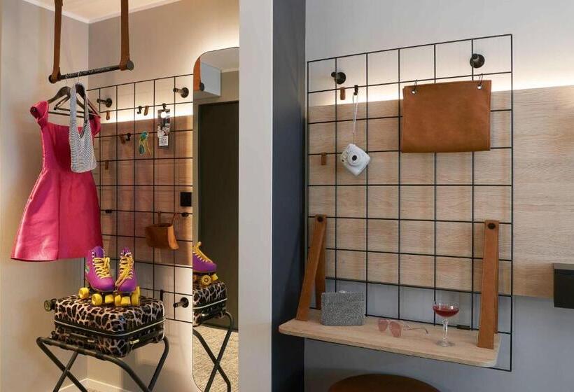 Номер Стандарт, Moxy Milton Keynes