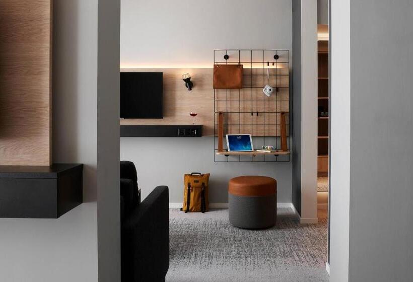 Семейный Номер, Moxy Milton Keynes