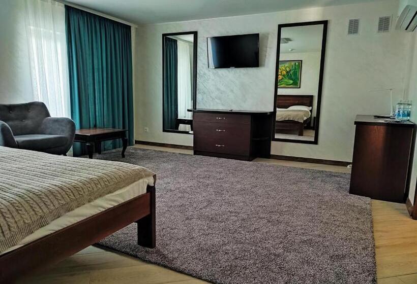 Quarto Triplo Deluxe, готель ресторан олеся