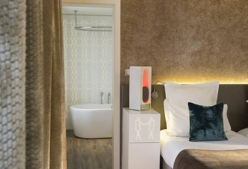 Habitación Prestige, Gabriel Paris