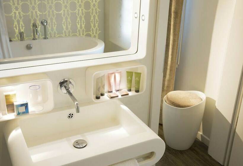 Habitación Prestige, Gabriel Paris