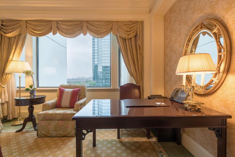 Номер Deluxe, The Ritzcarlton, Beijing