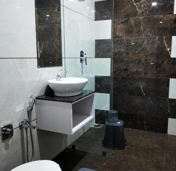 Номер Стандарт Трехместный, The Grand Piano   Best Business Hotel In Patan
