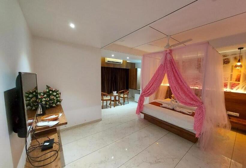 Люкс Кровать Кинг, The Grand Piano   Best Business Hotel In Patan