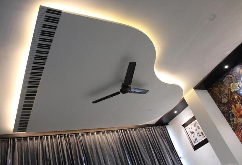 Люкс Superior, The Grand Piano   Best Business Hotel In Patan