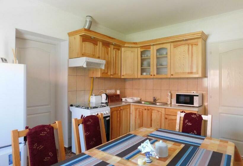 Апартаменты 2 Спальни, 8888 Apartmanház