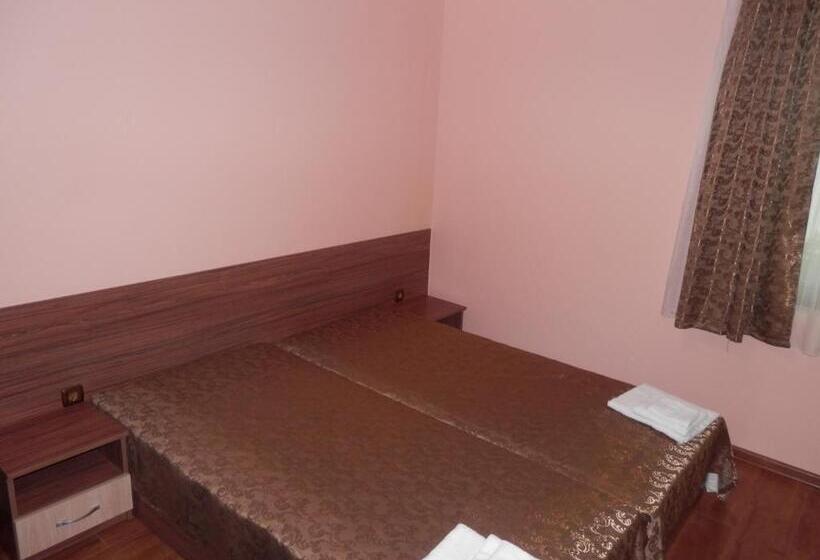 Номер Стандарт, Family Hotel Borovitsa